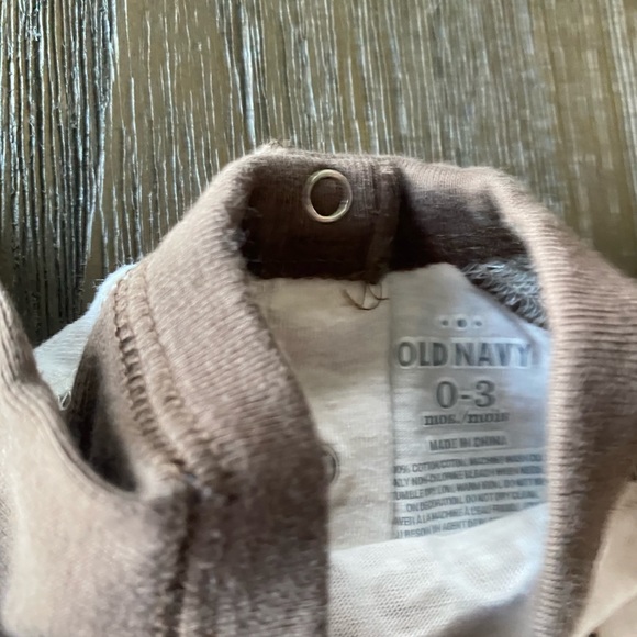 🎉 Old Navy Baby boy romper - Picture 2 of 2